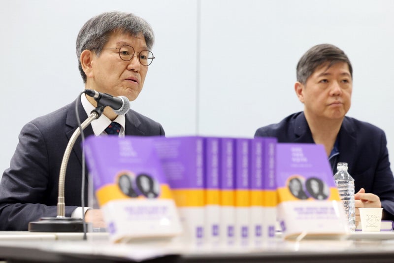 월 1회, 단 10분 면회 위해 '암호문' 같은 메모를 썼다
