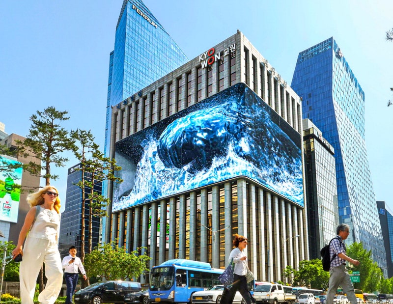[포토] 서울 도심에 고래가 나타났다 … M-City '웨일' 상영