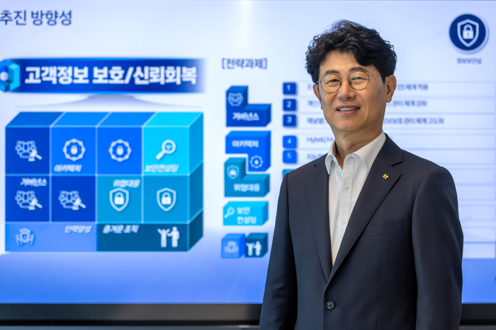 이상운 KT 정보보안실장(CISO·전무)이 고객정보 보호와 신뢰회복을 위한 KT의 자체 전략에 대해 설명하고 있다. <사진=KT>