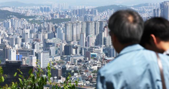 서울 남산에서 바라본 도심 곳곳에 아파트가 빼곡하다. [사진 = 연합뉴스]