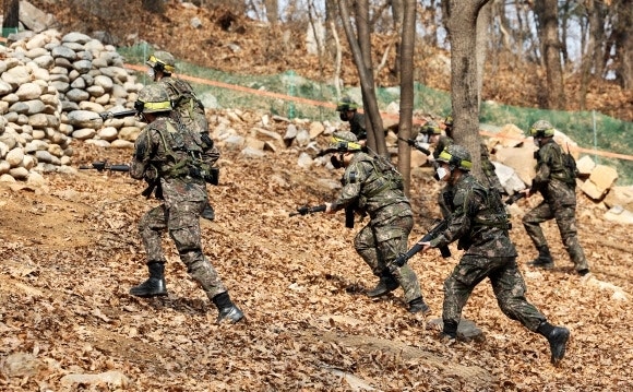 “<b>예비군</b>, 폭염 무관한 저녁에 <b>사망</b>” 軍발표에…‘그럼 누가 죽였나’...