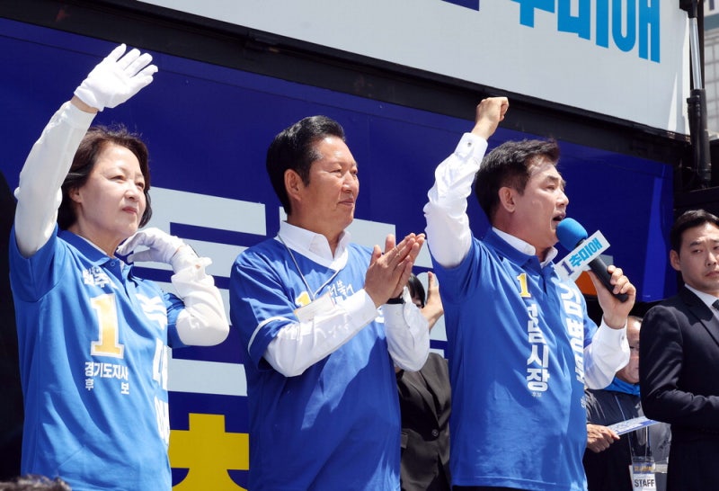 與 "주식 이익 봤다면 1번"… 野 "與독주 막으려면 2번"
