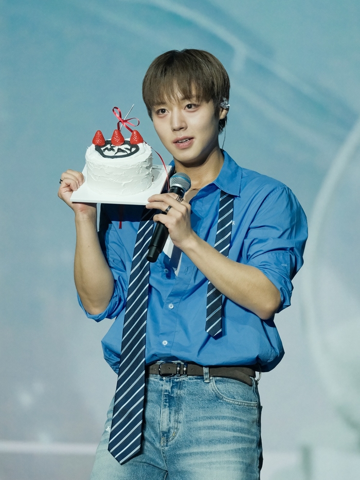 <b>박지훈</b>, 전석 매진 속 <b>팬콘</b> 성료 “변함없는 팬들 감사해”