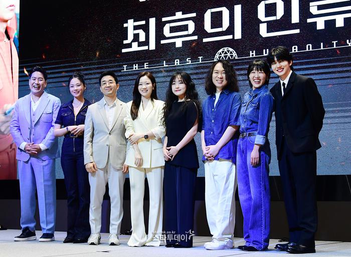 “오합지졸, 진짜 ‘<b>최후의 인류</b>’”…<b>EBS</b>표 새콤달콤 예능 어떨까 [현...