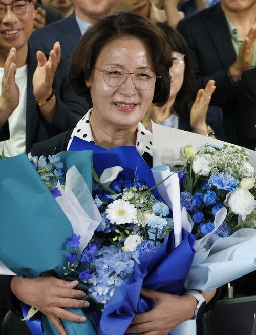 경기 추미애, 첫 女광역단체장 … 박찬대, 4년만에 인천 탈환