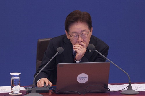 착잡한 李 "선거관리 허점 매우 유감 … 행정부 권한으로 원인 밝힐것"