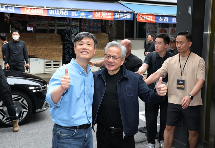 [속보] 젠슨 황, <b>크래프톤</b> 장병규 만났다…게임업계 회동 시작