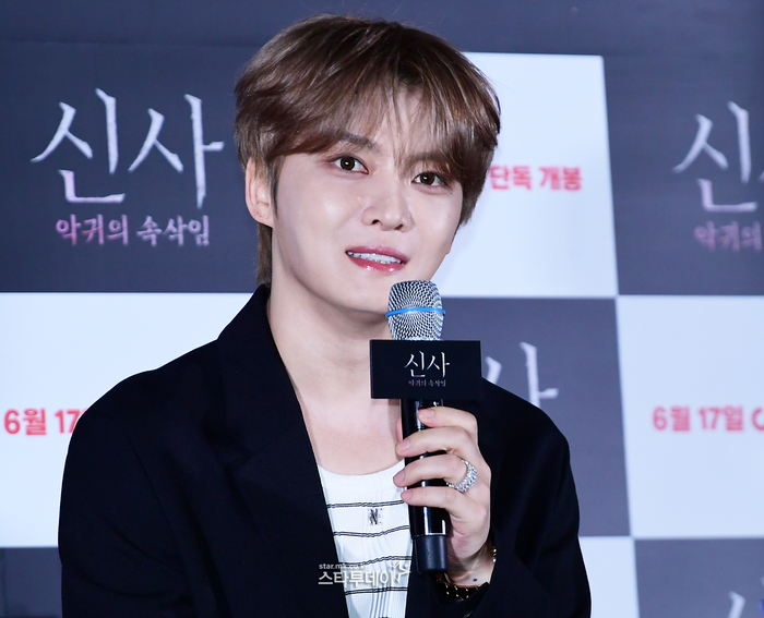 [포토] 영화 ‘<b>신사</b>’ <b>김재중</b>, 무당으로 만나요