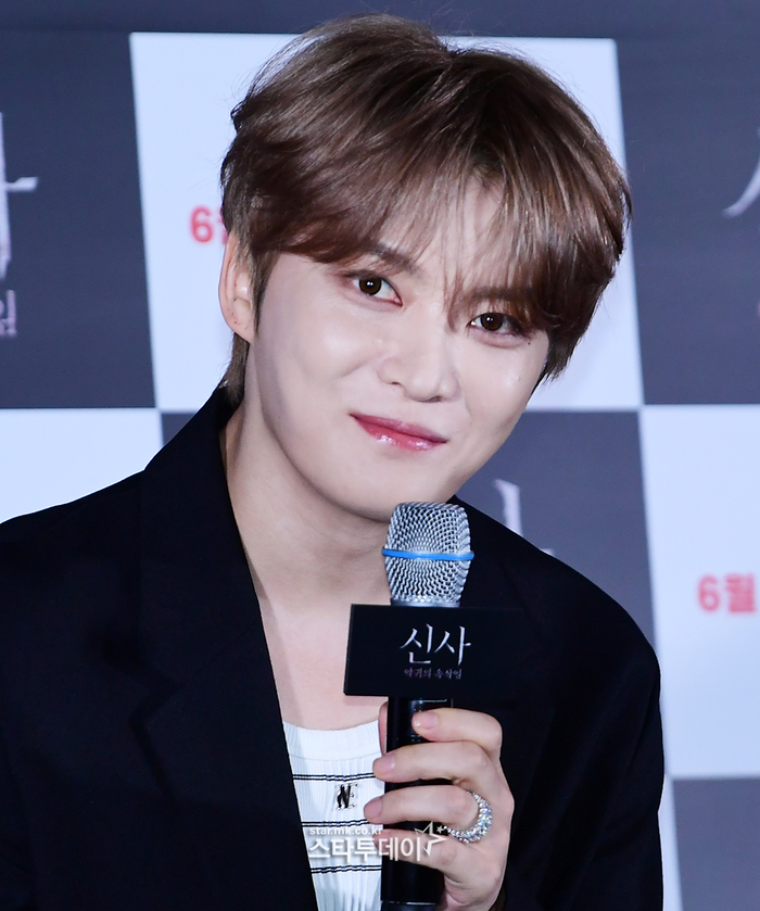 [포토] <b>악귀</b> 쫓는 <b>김재중</b>