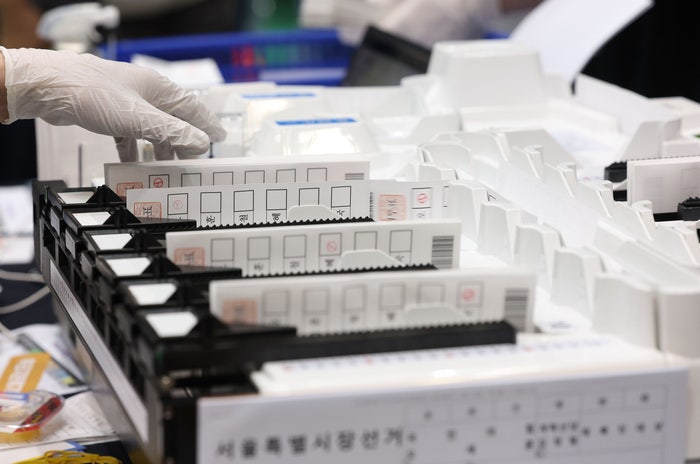 전북<b>교육감</b> 선거 ‘<b>개표 오류</b>’ 뒤늦게 확인…선관위 “유감·사과”