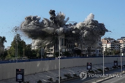 [속보] 이스라엘군 “베이루트 남쪽 외곽 헤즈볼라 타격”