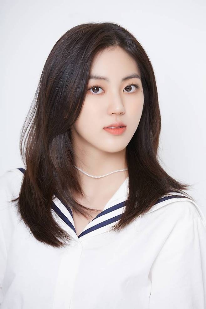 <b>권은빈</b>, <b>연예계 은퇴</b>...“공허함·불안함 시달렸다” [전문]