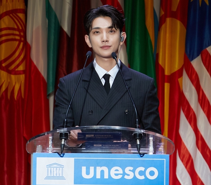 세븐틴 <b>조슈아</b>, <b>유네스코</b> 본부서 청년 대표 <b>연설</b>…친선대사 활동 일환