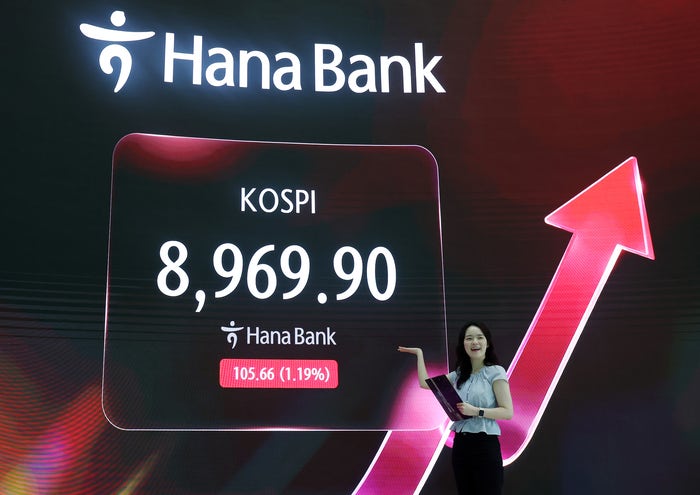 [속보] 코스피, 사상 첫 9000 돌파…韓자본시장 역사 새로 썼다