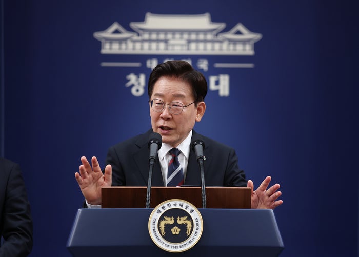 첫 40%대 <b>지지율</b> 李 대통령…“한국, 정치·경제·문화 등 세계 선도”