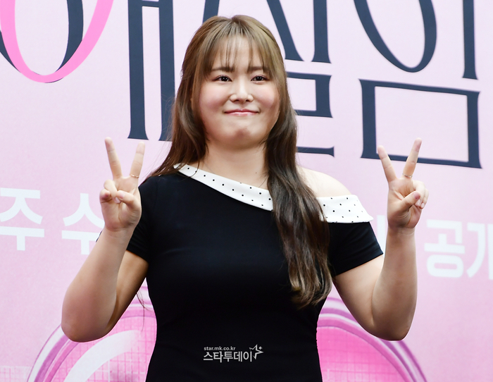 ‘<b>연애실험실</b>’ <b>찰스엔터</b> “몬스타엑스 주헌과 케미? 아이돌과 친해져...