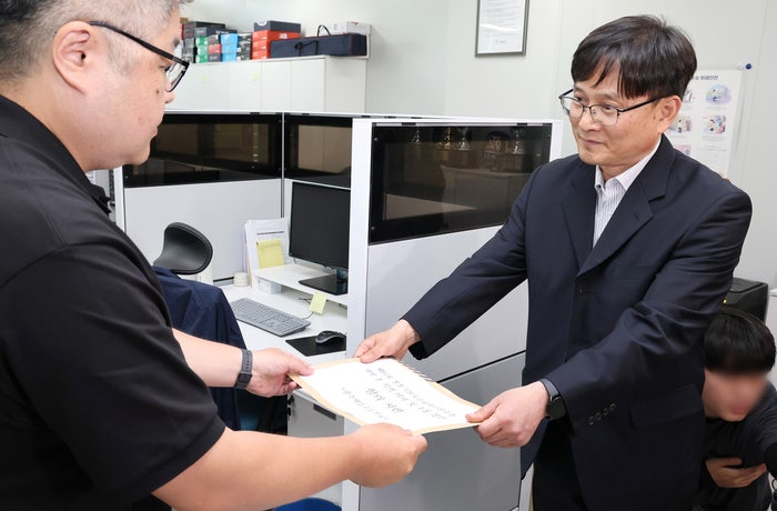 “스벅 가야지” 논란 <b>배재고</b>, 결국 사과…교사들 광주일고 방문한다