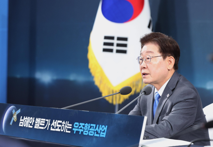 “<b>우주항공</b>, 대한민국 미래 달렸다”…李, 스페이스X 언급하며 ‘명운’...