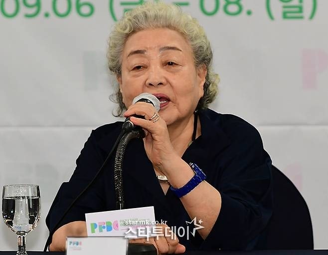 “눈물이라도 흘렸다면”…강부자, 홍명보 귀국 태도에 아쉬움