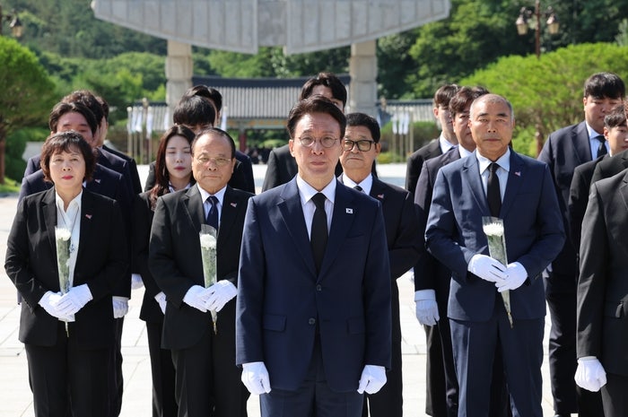 [속보] <b>김민석</b>, 민주당 당대표 <b>출마선언</b> “이재명 정부 국정성공 무한 ...