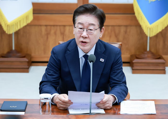 靑 “호남 반도체 클러스터, 광주군공항에…대통령 ‘3대메가’ 회의 매달 주재”