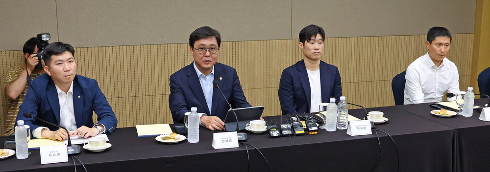 '박지성 축구혁신위' 출범한 날 … 정몽규는 축협 회장직 사퇴