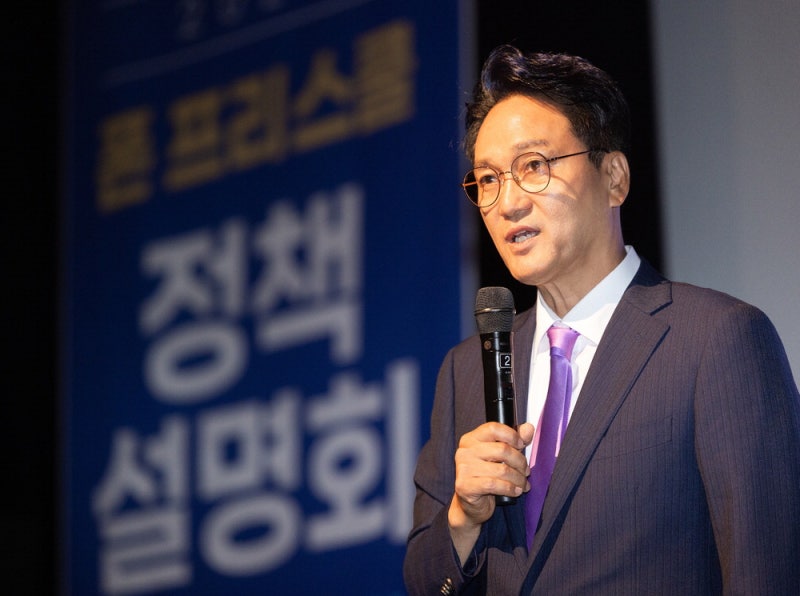 스마트폰 대신 독서…학교는 지역에 '활짝'