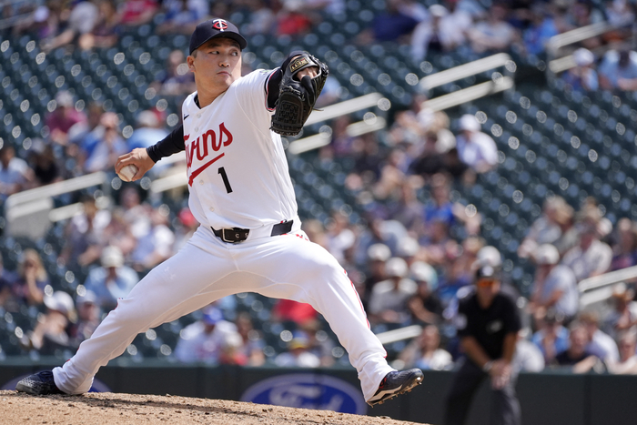 2년 반 기다림, 마침내 <b>MLB</b> 무대 밟은 <b>고우석</b>… 빅리그 <b>데뷔</b>전 1이닝 1실...