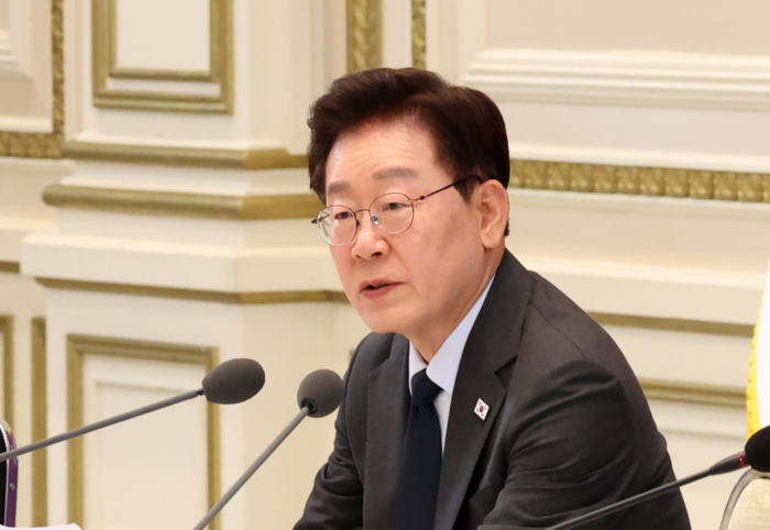 [속보] 이 대통령 “대규모 추가세수 전략적 투자…‘<b>미래대응기금</b>’ 신...