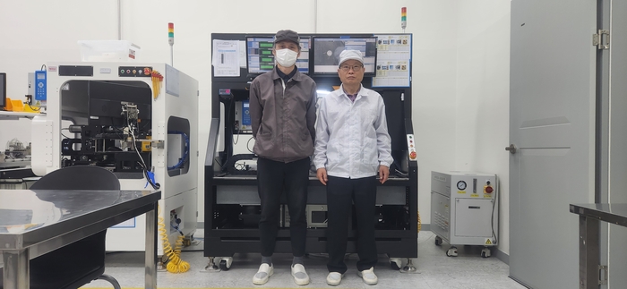  왼쪽부터 제엠제코 임채성 차장,이태헌 부사장