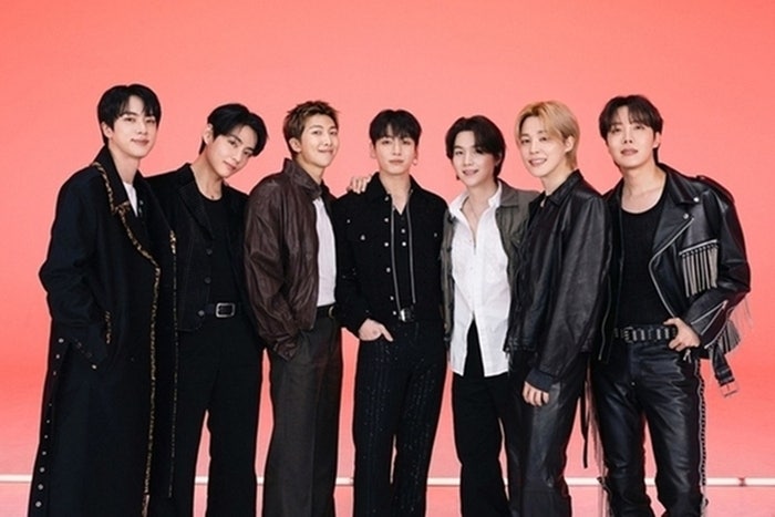 BTS, 오늘 <b>월드컵</b> 결승 ‘<b>하프타임쇼</b>’ 출격…마돈나와 어깨 나란히