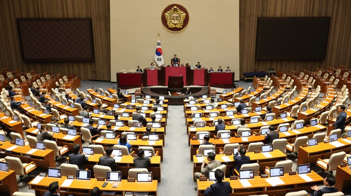또 24시간 필버?…與 ‘특검 한달 연장’ 강행에 <b>국힘</b> ‘<b>무제한 토론</b>’...