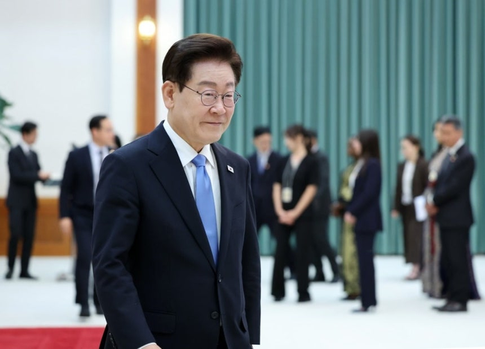 이 대통령, 오늘 국민과 100분간 ‘<b>부동산</b> 대<b>토론회</b>’…보유세 등 쟁점
