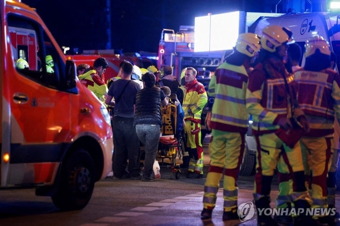 <b>베를린</b> 성소수자 행사에 차량 돌진, 15명 사상…용의자는 도주