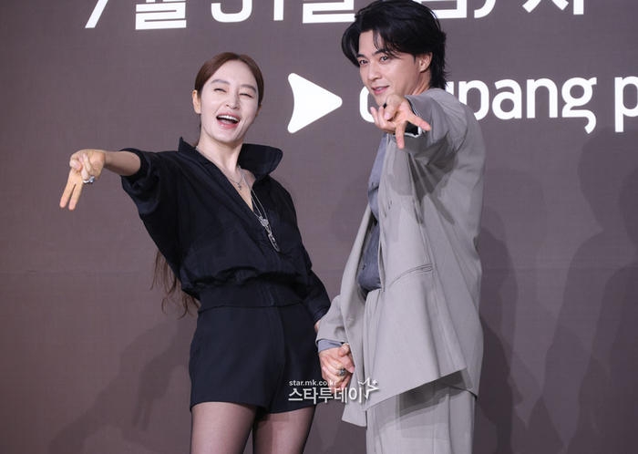 ‘<b>지금 불륜</b>’ <b>김지훈</b> “흠모하던 김혜수와 감히 부부 호흡”