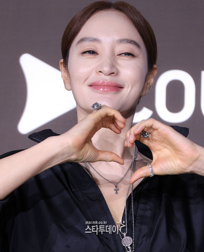 ‘<b>지금 불륜</b>’ <b>김혜수</b> “인플루언서 특징 참고...난 소질 없더라”