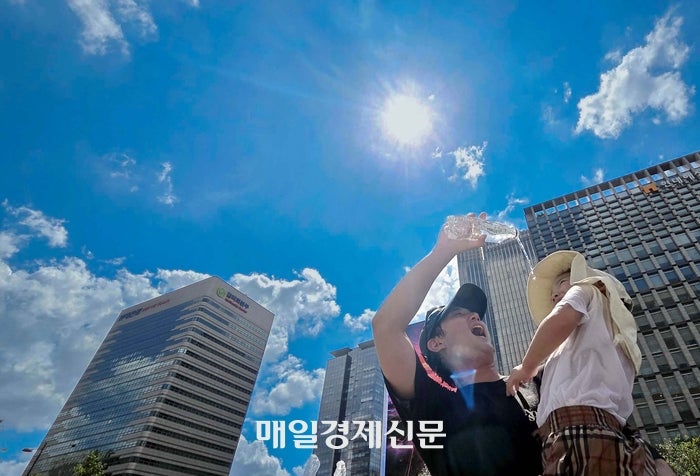 [속보] <b>서울</b> 동남·동북·서남권 <b>폭염경보</b>로 격상…<b>서울</b>시 “총력 대응...
