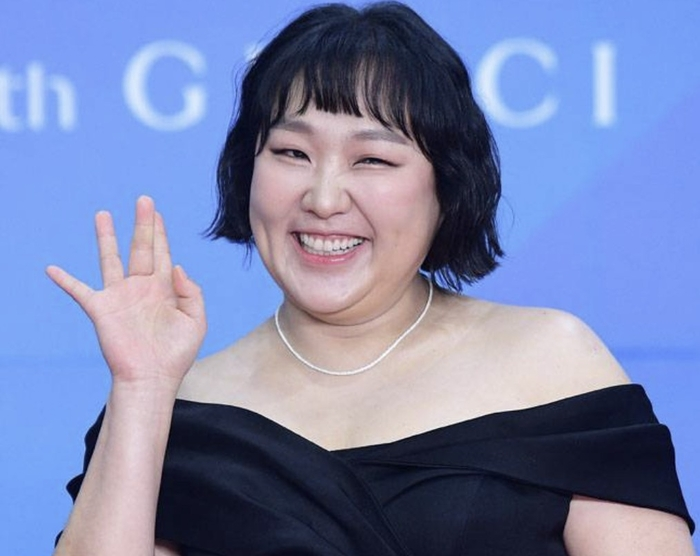 ‘정치색 논란’ <b>이수지</b>, 보름만에 <b>자필 사과</b>문…“재정비 시간 갖고 돌...