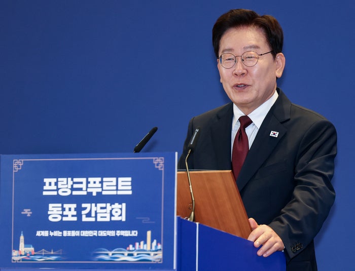 [속보] <b>이 대통령 지지율</b> 45.9%…취임 후 ‘<b>최저</b>’ [리얼미터]