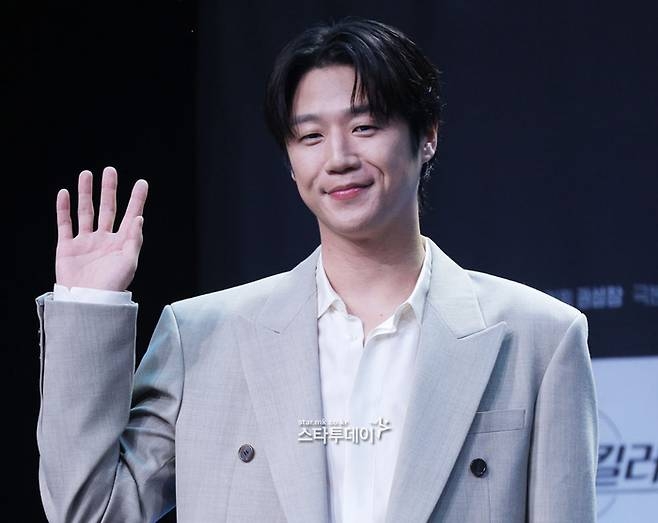 Jung Jun-won Stayed Silent Through an Entire Acting Challenge, But His Drama Just Hit 8% Ratings