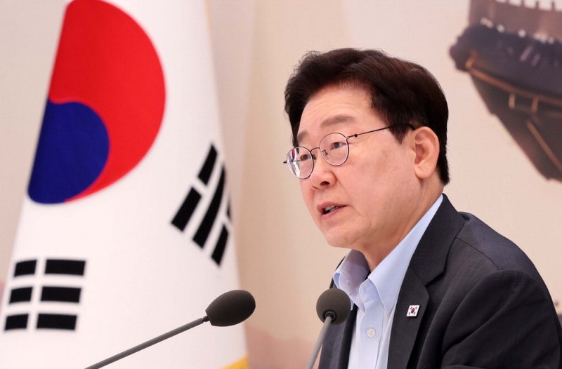 靑, 부동산 증세 논란에 '닥공 드라이브'… 李 "물량 다 끌어와라"