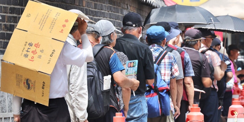'생명위협' 폭염 지속…서울서만 온열질환 하루 23명