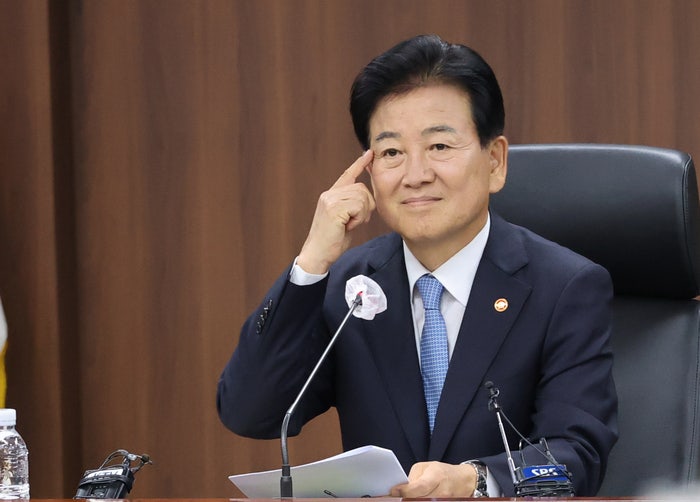 <b>정동영</b> “<b>북한</b>, <b>조선</b>으로 불러야”…이 대통령 “고민 많이 해달라” 신...