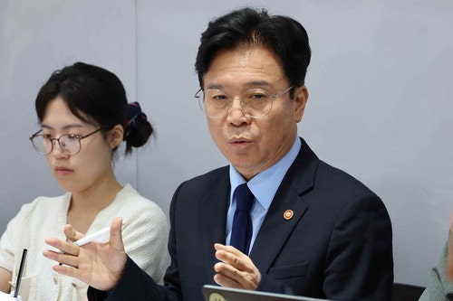 김영훈 "주52시간 예외 없어도 반도체 이익 엄청나"
