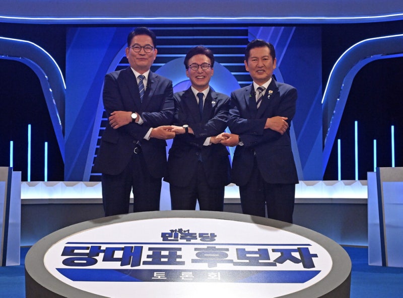 "金, 노무현 배신한 전력" vs "鄭, 검찰개혁 지연시켜"