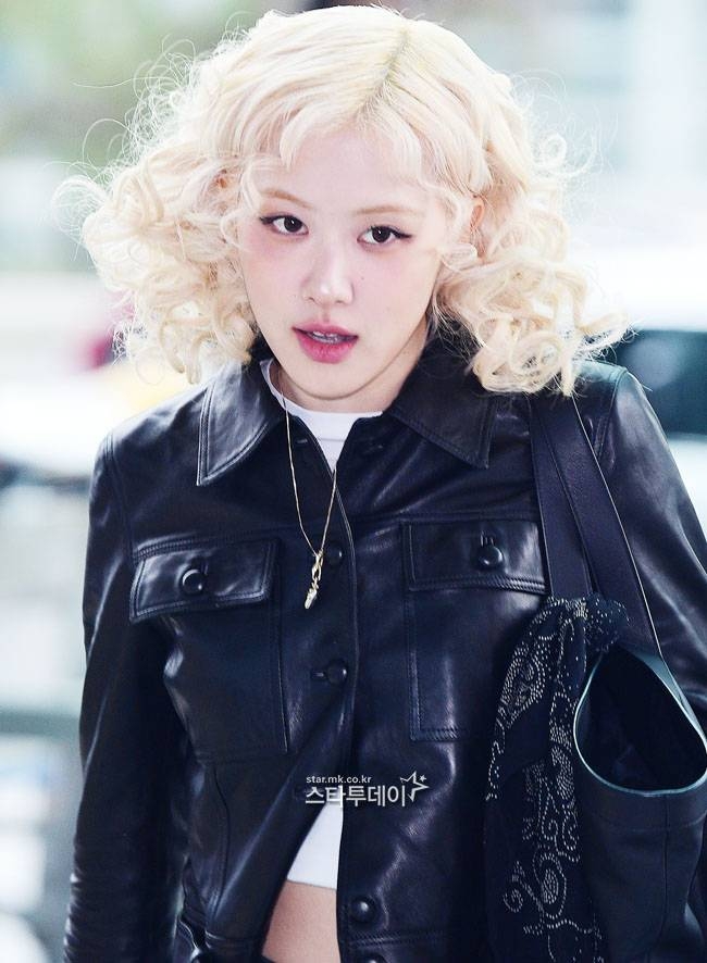 로제, <b>블랙핑크 10주년</b> 불참설 일축...“오래전 일정 확보”