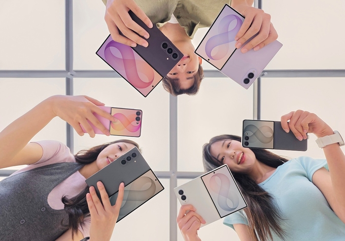  삼성전자가 선보인 ‘갤럭시 Z 폴드8 울트라·폴드8·플립8’ 시리즈. [삼성전자 제공]