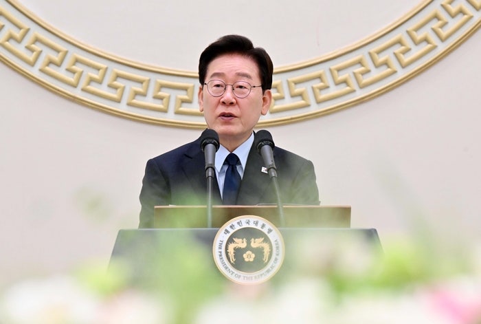 “전폭공급 확대 방안 논의”…李<b>대통령</b>, 6시간 <b>부동산</b> ‘마라톤’ <b>회의</b>