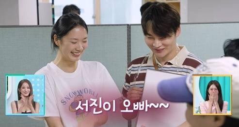 “연락처 드릴게요”…<b>박서진</b>, 이상형 <b>황혜선</b> 지목에 <b>핑크빛</b>