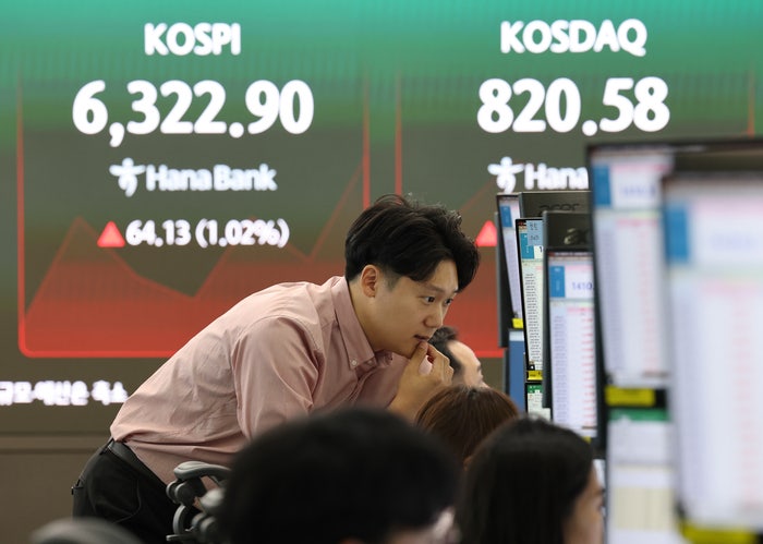 [속보] <b>코스닥</b> 4%대 급등…<b>매수 사이드카</b> 발동